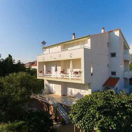 Lena Apartment *
