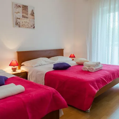 Apartment Lena *