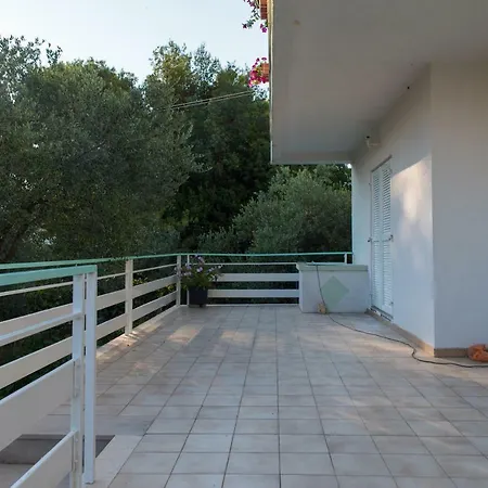 Lena Zadar