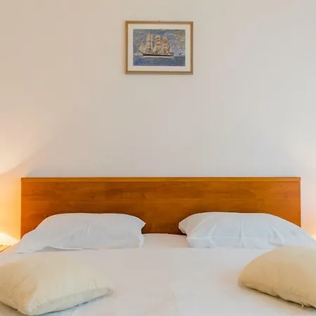 Lena Apartmán *