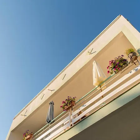 Lena Apartament *