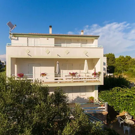 Lena Apartament *