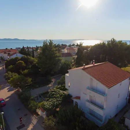 Lena Apartament *